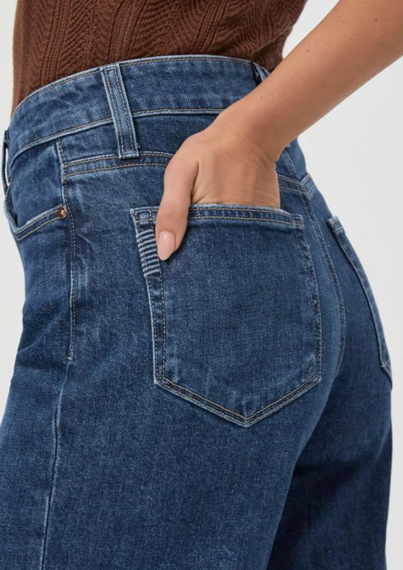 Anessa Jeans Alana
