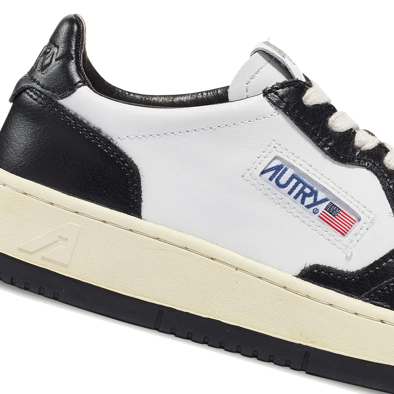 Autry Womens Medalist Low Trainer Leather / Leather - White / Black